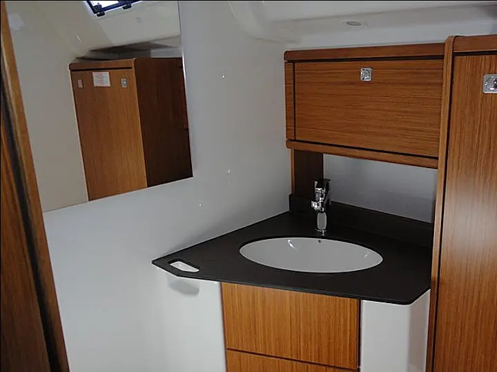 Bavaria Cruiser 51 . - 