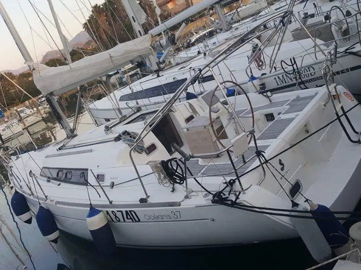 Beneteau Oceanis 37 - 