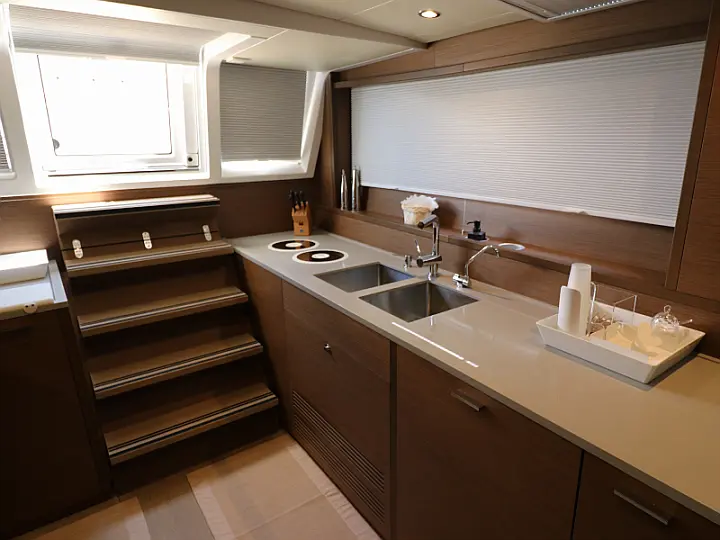 Lagoon 630 - 
