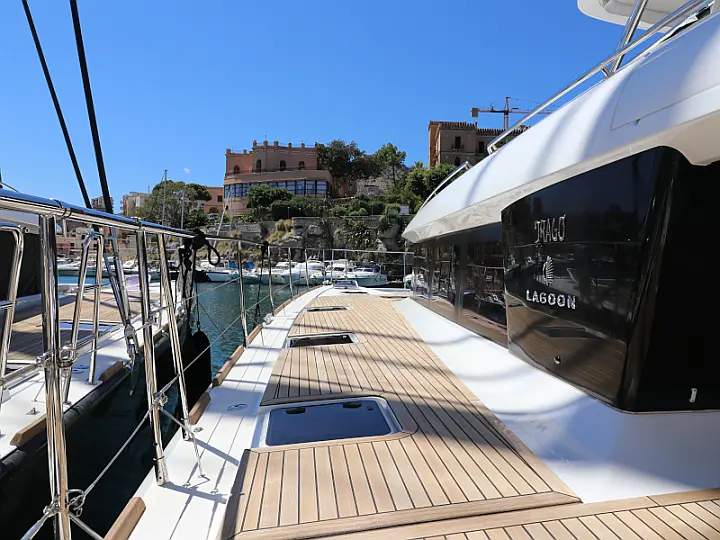 Lagoon 630 - 