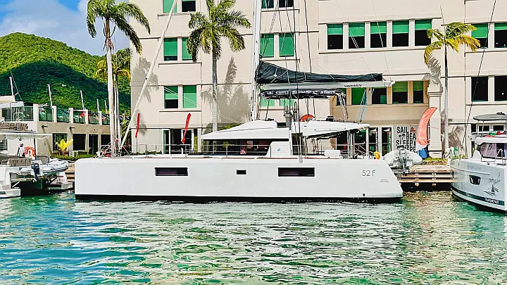 LAGOON 52F - External image