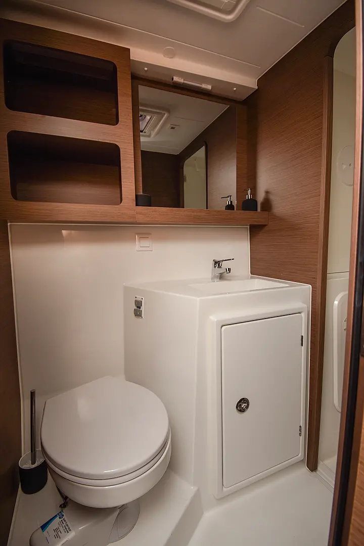 Lagoon 42 - 
