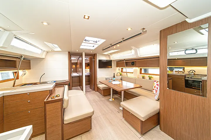 Oceanis 51.1 (5+1 cab) A/C & GEN - 