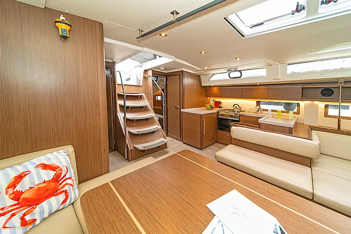 Oceanis 51.1 (5+1 cab) A/C & GEN - 