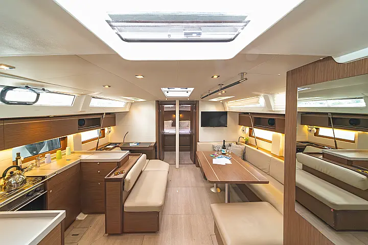Oceanis 51.1 (5+1 cab) A/C & GEN - 