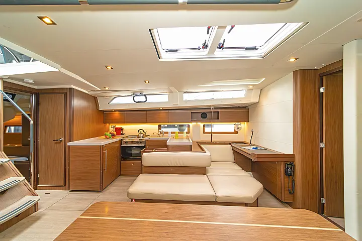 Oceanis 51.1 (5+1 cab) A/C & GEN - 