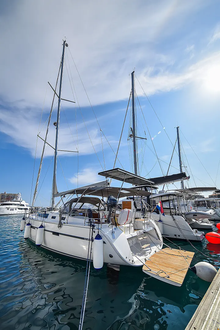 Bavaria Cruiser 56 - 