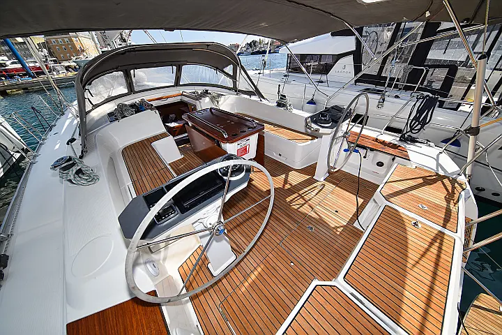 Bavaria Cruiser 56 - 