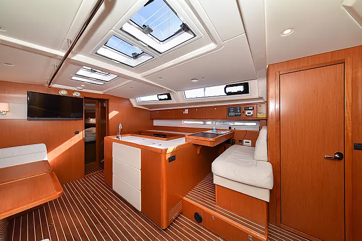 Bavaria Cruiser 56 - 