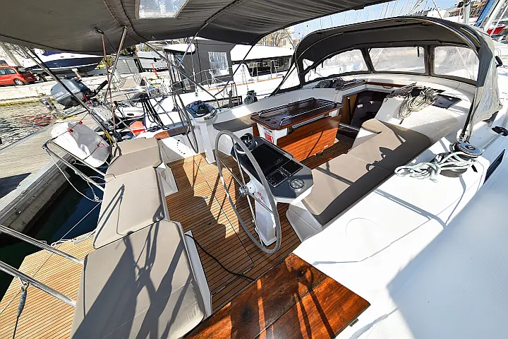 Bavaria Cruiser 56 - 