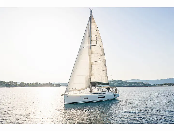 Oceanis 51.1 (5+1 cab) A/C & GEN - External image