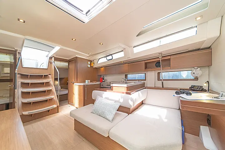 Oceanis 51.1 (5+1 cab) A/C & GEN - 