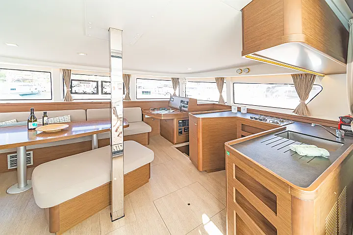 Lagoon 42 A/C & GEN & WM - 