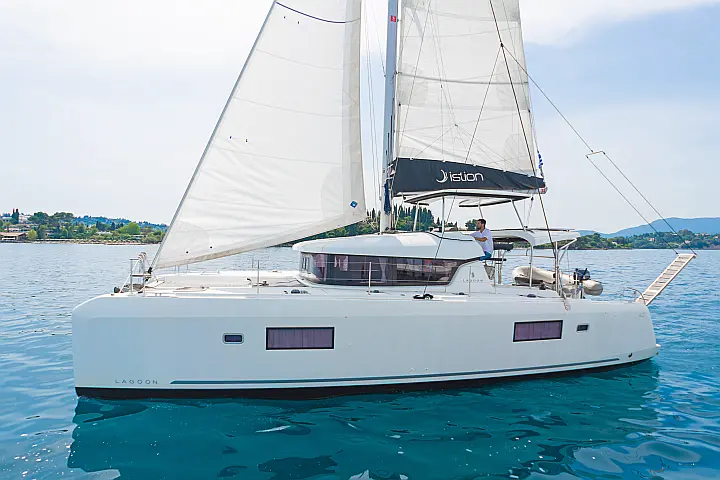 Lagoon 42 A/C & GEN - 