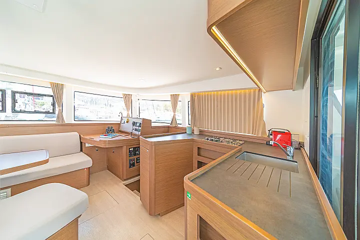 Lagoon 42 A/C & GEN - 