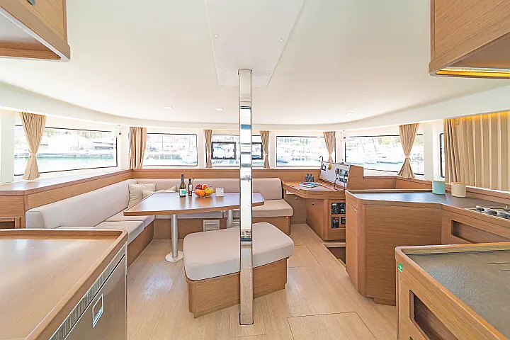 Lagoon 42 A/C & GEN - 