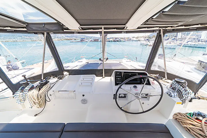 Lagoon 450 Fly A/C & GEN & WM - 