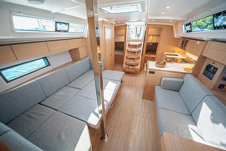 Bavaria C42 - 