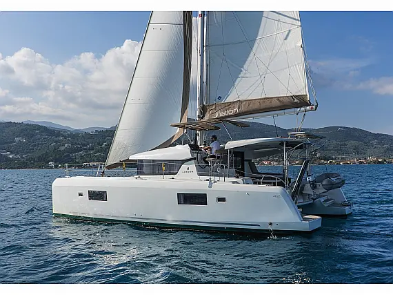 Lagoon 42 A/C & GEN & WM