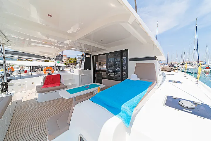 Lagoon 42 A/C & GEN & WM - 