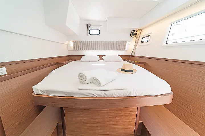 Lagoon 42 A/C & GEN & WM - 