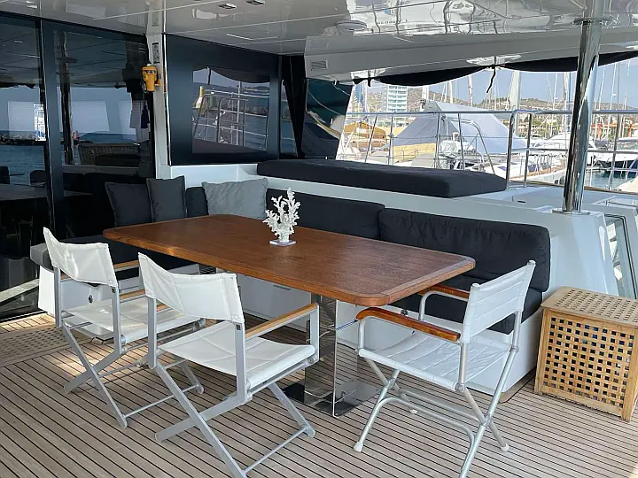 Lagoon 630 Powercat LUX - 