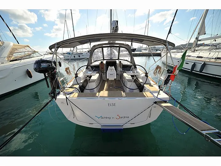 Dufour 360 GL - External image