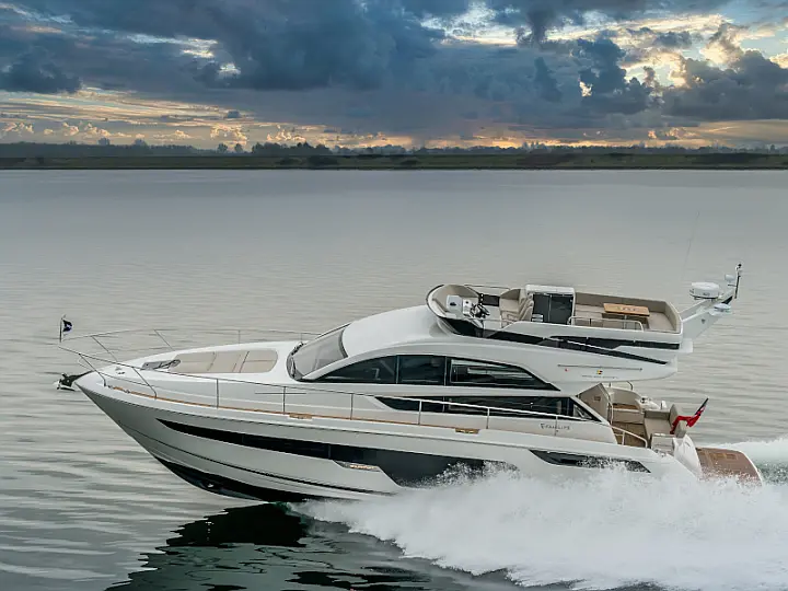 Fairline Squadron 50 - External image