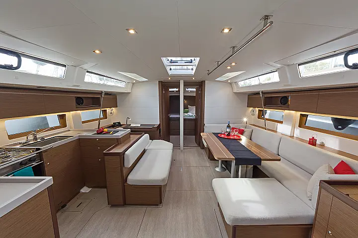 Oceanis 51.1 (5+1 cab) A/C & GEN - 