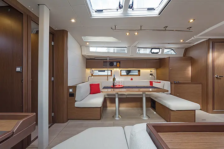 Oceanis 51.1 (5+1 cab) A/C & GEN - 
