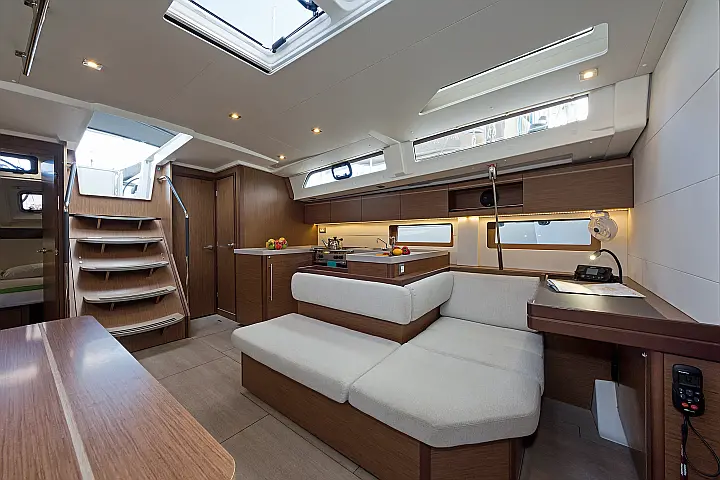 Oceanis 51.1 (5+1 cab) A/C & GEN - 