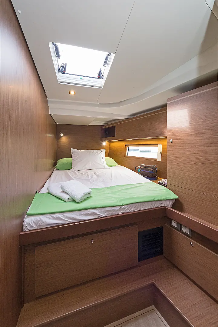 Oceanis 51.1 (5+1 cab) A/C & GEN - 