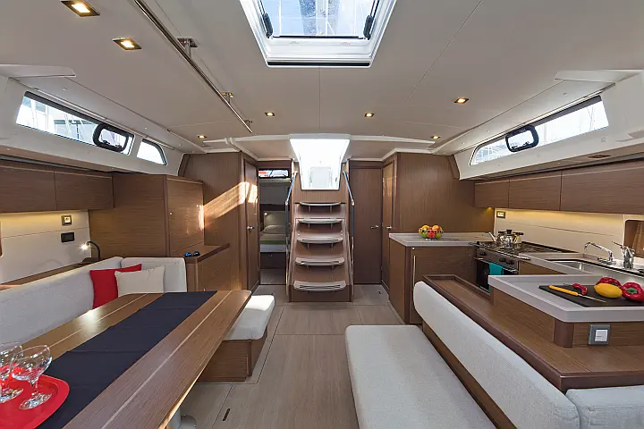 Oceanis 51.1 (5+1 cab) A/C & GEN - 