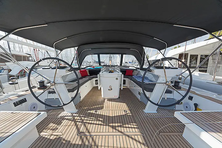 Oceanis 51.1 (5+1 cab) A/C & GEN - 