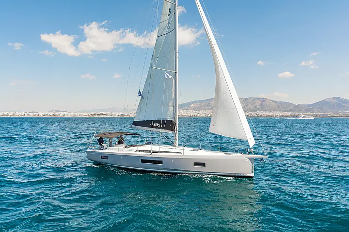 Oceanis 51.1 (5+1 cab) A/C & GEN - 