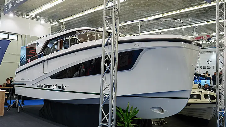 Delphia 10 Sedan - 