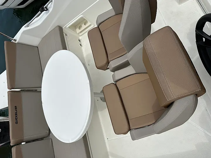 Quicksilver Activ 675 Open - 