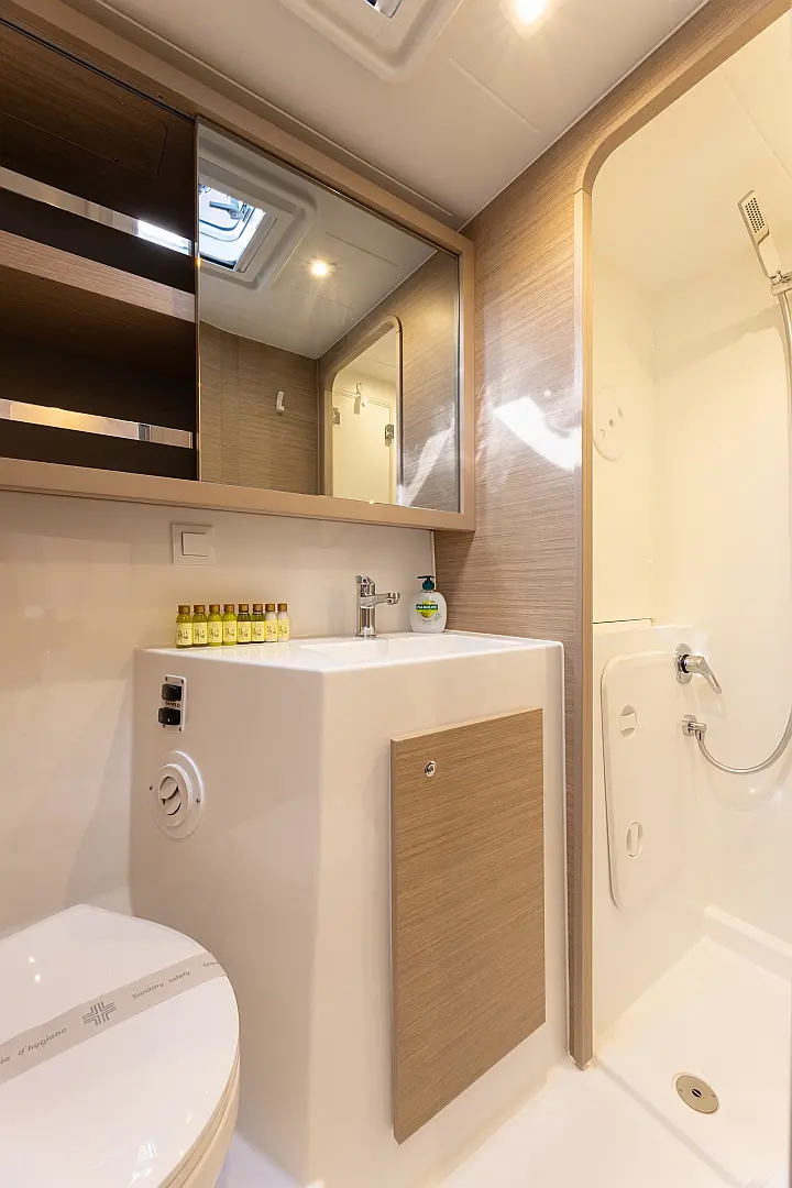 Lagoon 42 - 
