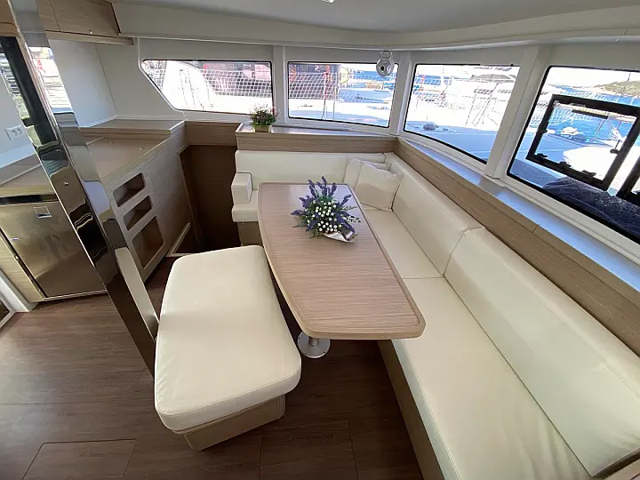 Lagoon 42 - 