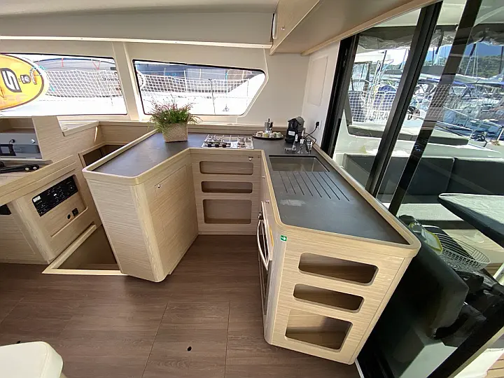 Lagoon 42 - 