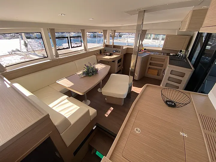 Lagoon 42 - 