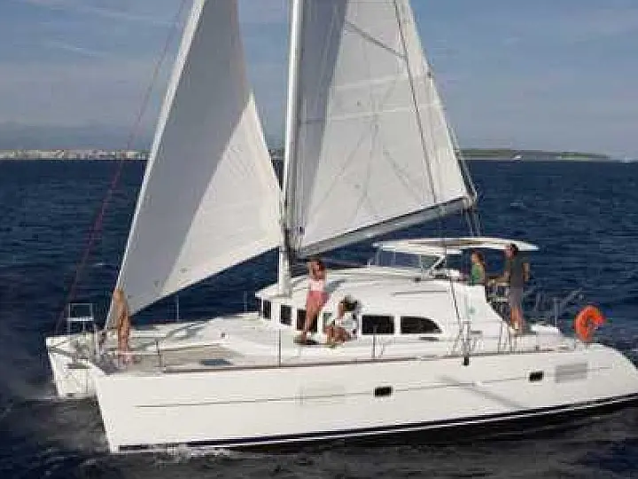 Lagoon 380 - External image