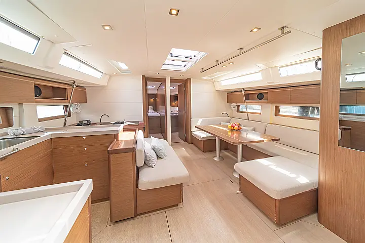 Oceanis 51.1 (5+1 cab) A/C & GEN - 