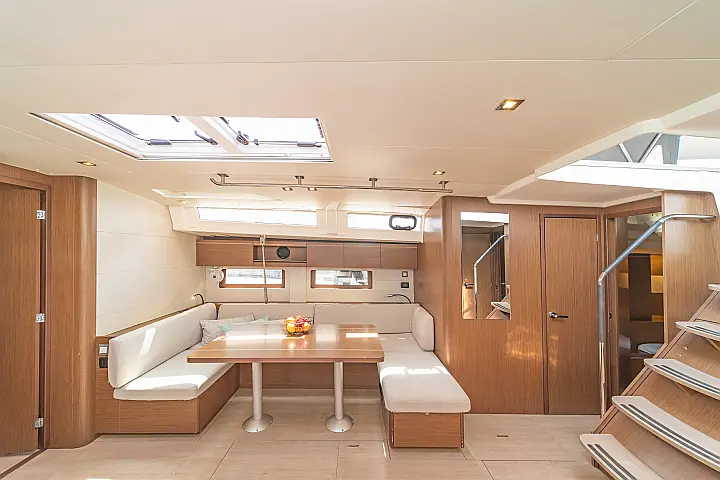 Oceanis 51.1 (5+1 cab) A/C & GEN - 