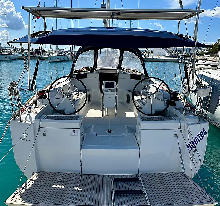 Sun Odyssey 449 - External image