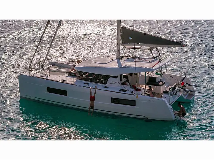 Lagoon 40 - External image