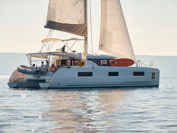 Lagoon 46 - External image