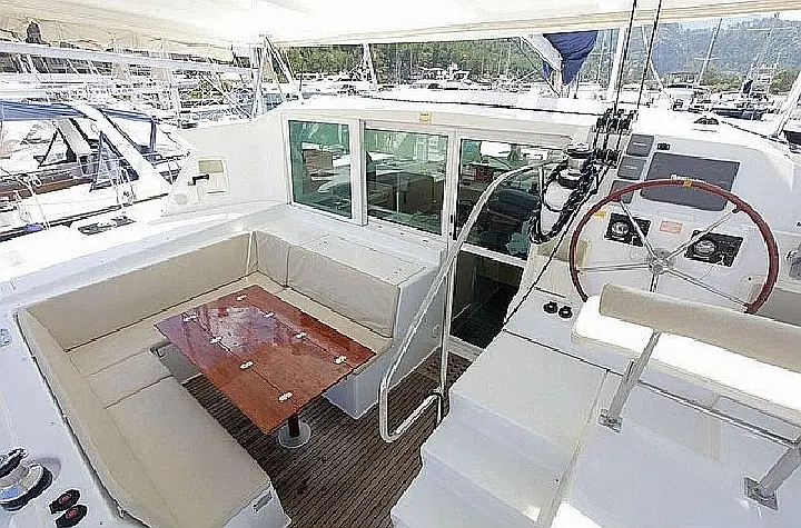 Lagoon 420 - Cockpit