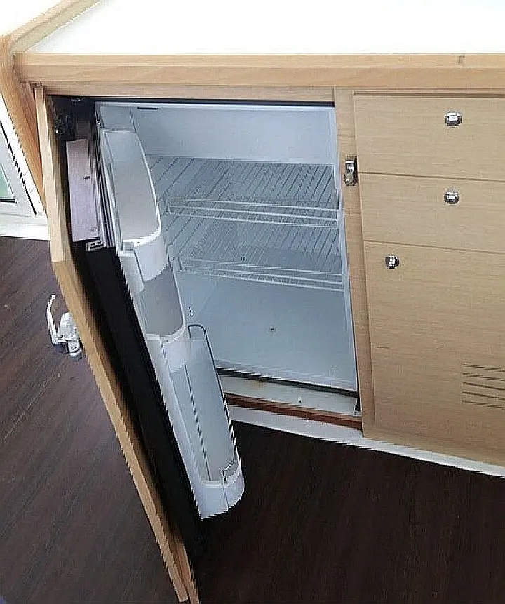 Lagoon 420 - Fridge