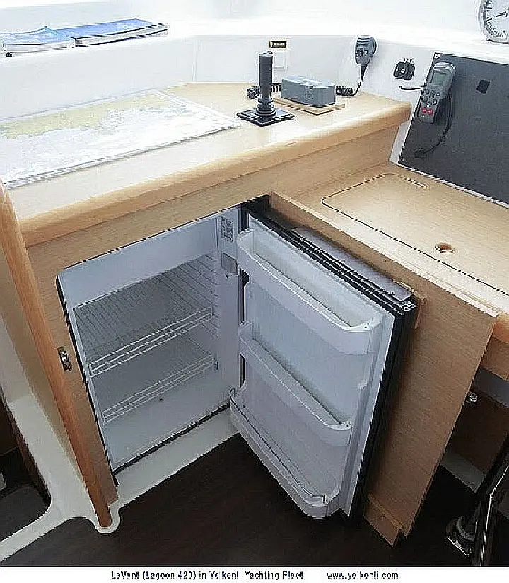 Lagoon 420 - Fridge